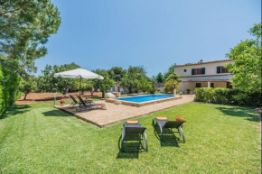 Villa with private pool walking distance to Town